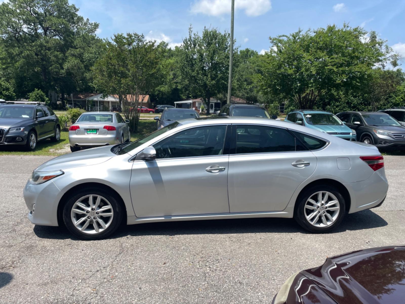 2014 GRAY TOYOTA AVALON XLE (4T1BK1EB4EU) with an 3.5L engine, Automatic transmission, located at 5103 Dorchester Rd., Charleston, SC, 29418-5607, (843) 767-1122, 36.245171, -115.228050 - Local Trade-in with Leather, Sunroof, Navigation, Backup Camera, CD/AUX/Bluetooth, Dual Climate Control, Power Everything (windows, locks, seats, mirrors), Heated Seats, Push Button Start, Keyless Entry (2 key fobs), Alloy Wheels. Clean CarFax (no accidents reported!) 99k miles Located at New Life - Photo #3